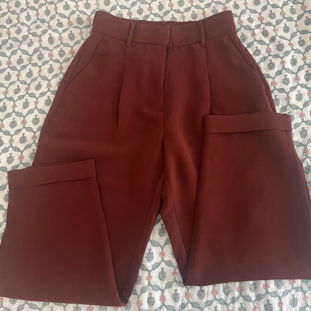 Aritzia trouser dashwood burgundy brown color kinda reddish brown size 4